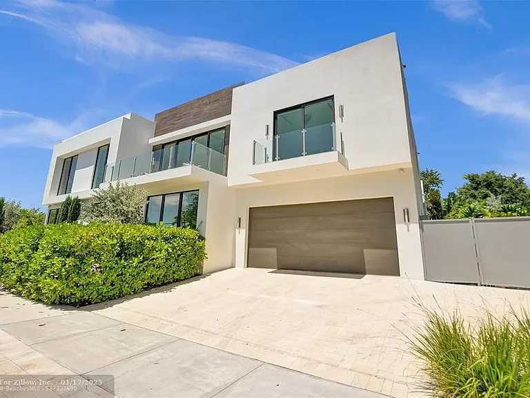 New luxury duplex with pool at 1111 SE 9th Ave, Rio Vista, Fort Lauderdale